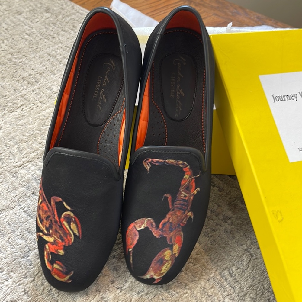 Scorpion printed loafers